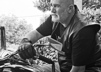 Mostarac Dado Sejdijevski predstavio novu pjesmu “Pričaj mi”