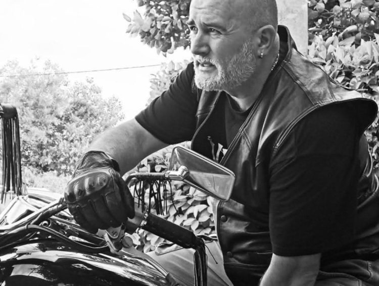 Mostarac Dado Sejdijevski predstavio novu pjesmu “Pričaj mi”