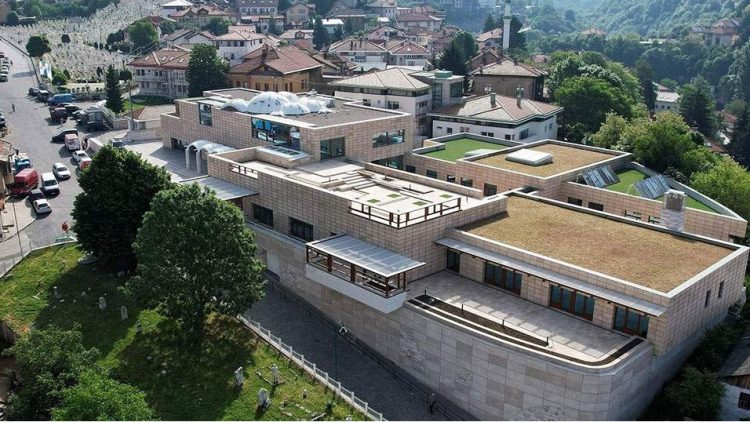 Islamska zajednica osuđuje sramno podizanje spomenika zločincu Pavlu Đurišiću