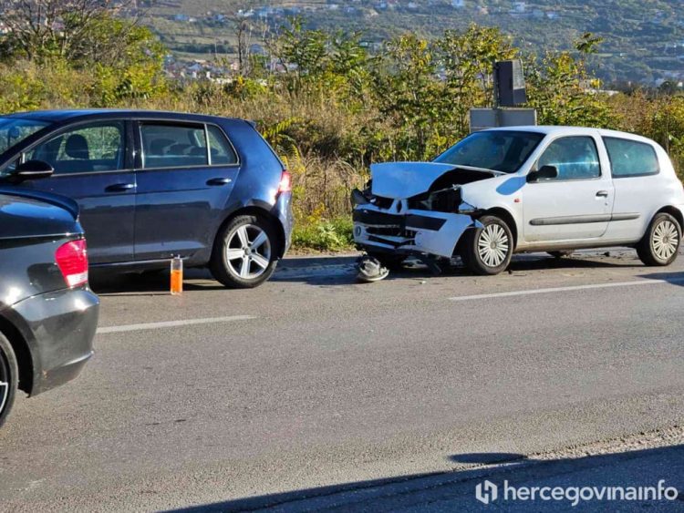 Tri povrijeđene osobe u lančanom sudaru u Mostaru