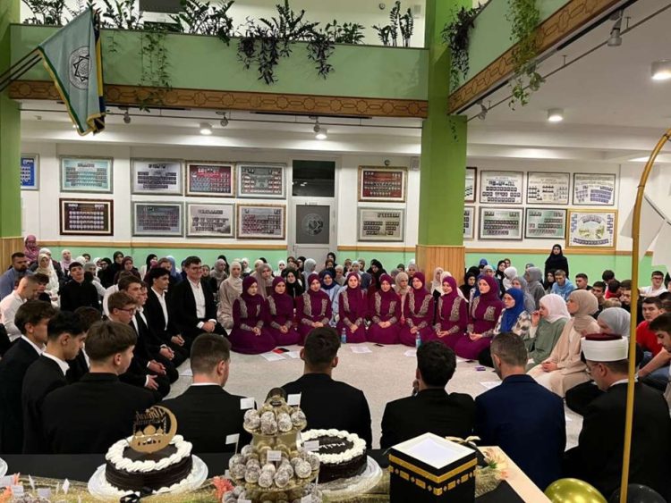 Mostar: Maturanti Karađoz-begove medrese putuju na umru