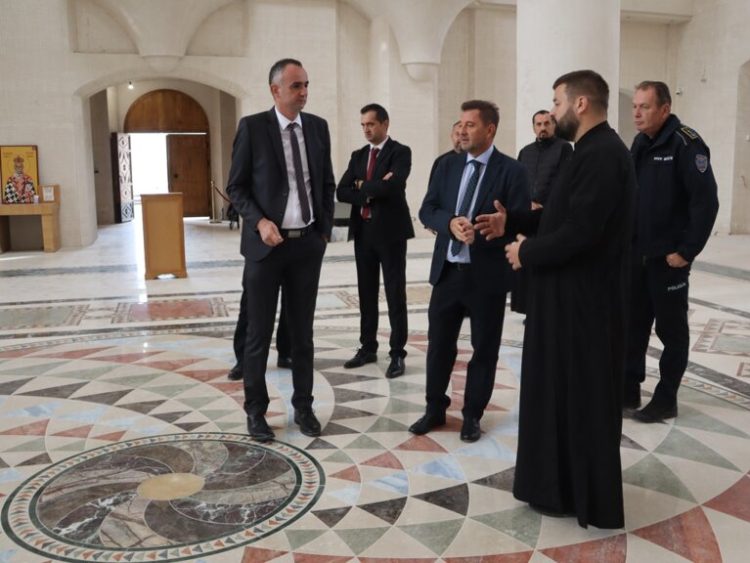 Kordić i Rahimić u Sabornoj crkvi: Mostar neće tolerisati mržnju i vandalizam