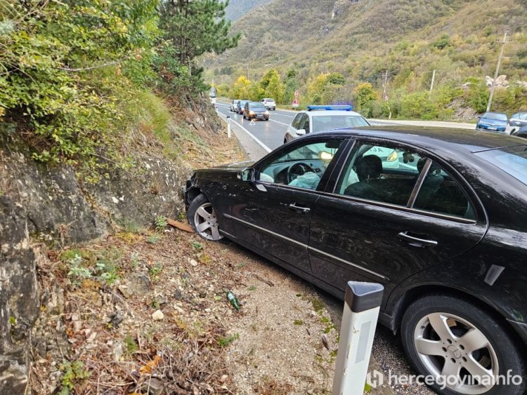 FOTO: Jedna osoba povrijeđena u saobraćajnoj nesreći blizu Mostara