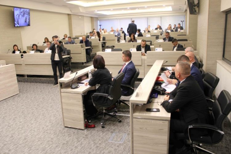 Zasjedala Skupština HNK: Olakšana procedura za proizvodnju vlastite električne energije