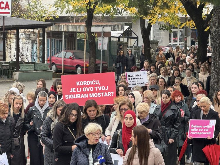 Mostar protiv femicida: Održana protestna šetnja zbog ubistva Aldine Jahić