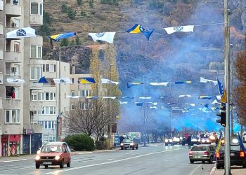 Defile automobila sa zastavama BiH prošao kroz Mostar povodom Dana državnosti