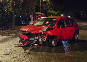 Jedna osoba povrijeđena nakon što je automobil udario u zid kladionice u Mostaru