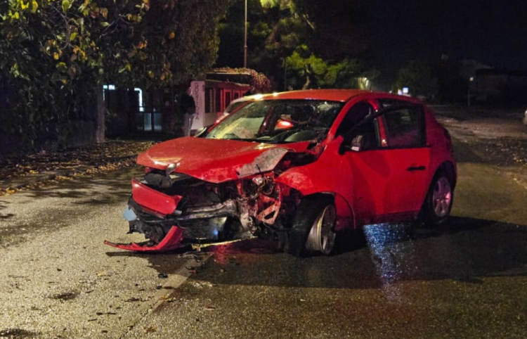 Jedna osoba povrijeđena nakon što je automobil udario u zid kladionice u Mostaru