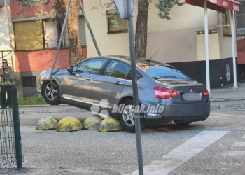 Mostar: Automobilom se “nasadio” na betonske prepreke