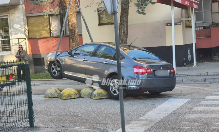 Mostar: Automobilom se “nasadio” na betonske prepreke