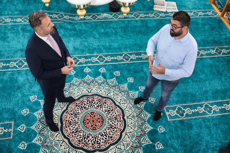 Igor Stojanović donirao sredstva za kupovinu trimera džematu u Hercegovini