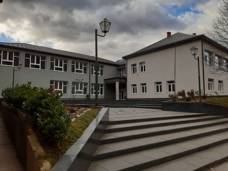Hercegovina: Provalili u školu pa otuđili tri trimera