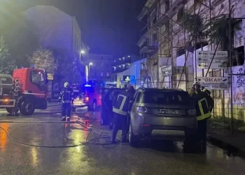 Požar u Mostaru: Automobil zahvatio plamen, uzrok se još utvrđuje