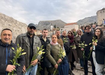 Delegacija mostarskog SDP-a obilježila 32. godišnjicu rušenja Starog mosta