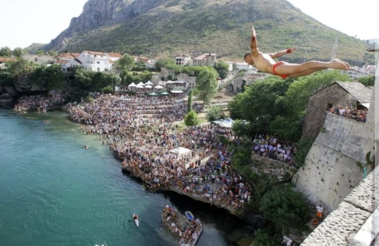 NIJE USVOJEN NACRT ODLUKE HRS-A ZA REGULISANJE SKOKOVA SA STAROG MOSTA