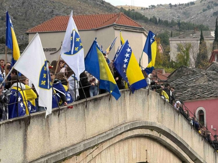 Mostar: Skokom bez aplauza obilježena godišnjica rušenja Starog mosta