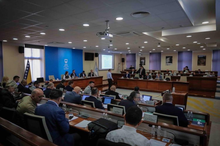 Koalicija za Mostar osudila paljevinu službenog automobila gradonačelnika Kordića