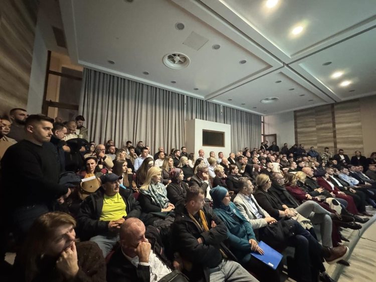 Održana javna tribina SDA u prepunom amfiteatru Doma kulture “Herceg Stjepan Kosača”