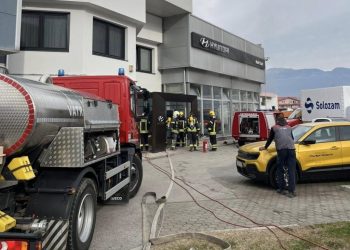 Vrapčići: Brzom reakcijom vatrogasaca spriječena veća šteta u autosalonu