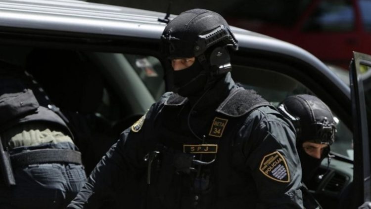 MUP KS upao u FUP: Istraga u aferi “Spengavanje” – Među izuzetom dokumentacijom i spisak dogovorenog prijema kadeta u Policijsku akademiju? 