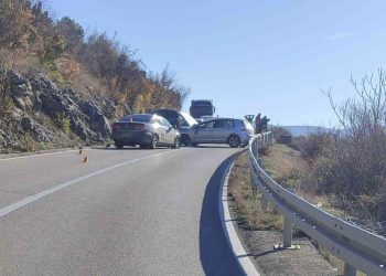 Mostar: Zbog saobraćajne nesreće obustavljen saobraćaj, formirane kilometarske kolone