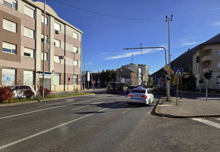 Semafor na Bulevaru van funkcije skoro dvije sedmice, građani negoduju