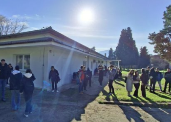 Dojave o bombi u dvije mostarske srednje škole, učenici i osoblje evakuisani