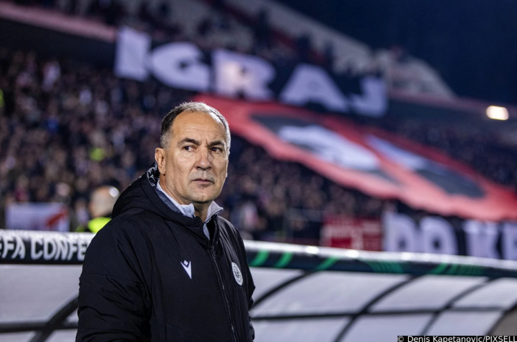 Štimac opet provocira: Pozirao u jakni sa obilježjem Herceg-Bosne, držao poklon na kojem piše “Za dom spremni”