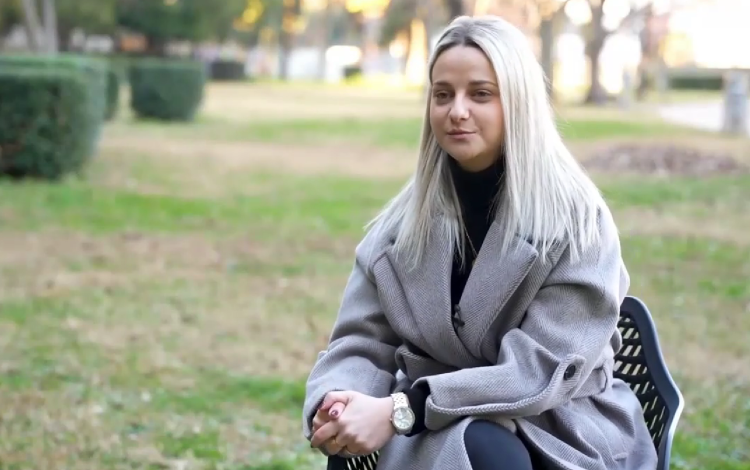 Amila Zukić živi s neizlječivom bolešću: “Terapija nije luksuz već potreba, moram moliti za osnovno ljudsko pravo”