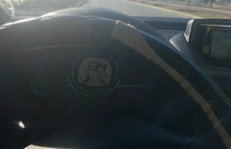 VIDEO: Opasna vožnja snimljena u Mostaru: Vozačica jurila 134 km/h preko Studentskog mosta