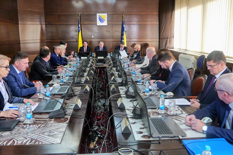 Tajna informacija sa posljednje sjednice Vlade FBiH: Deficit Federacije iznosi 1,06 milijardi KM, slijedi zaduženje od 2,3 milijarde!