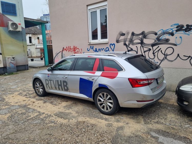 Od nedozvoljeno parkiranog automobila do „kroatofobije“: Kako se incident u Mostaru pretvara u nacionalno-političku konstrukciju