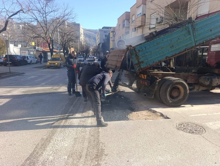 JP Komunalno Mostar saniralo oštećenja i rupe na cestama širom grada