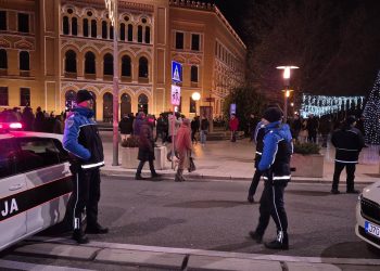 Mladići u crnom palicama napali grupu žena i muškaraca na dočeku Nove godine u Mostaru, jedna osoba završila na Hitnoj pomoći