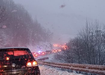 Otežan saobraćaj širom BiH zbog snijega i neadekvatne zimske opreme