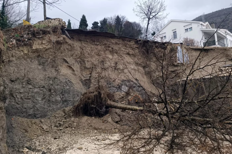 Mostar: Aktiviralo se klizište, oštećena cesta, kuće u opasnosti