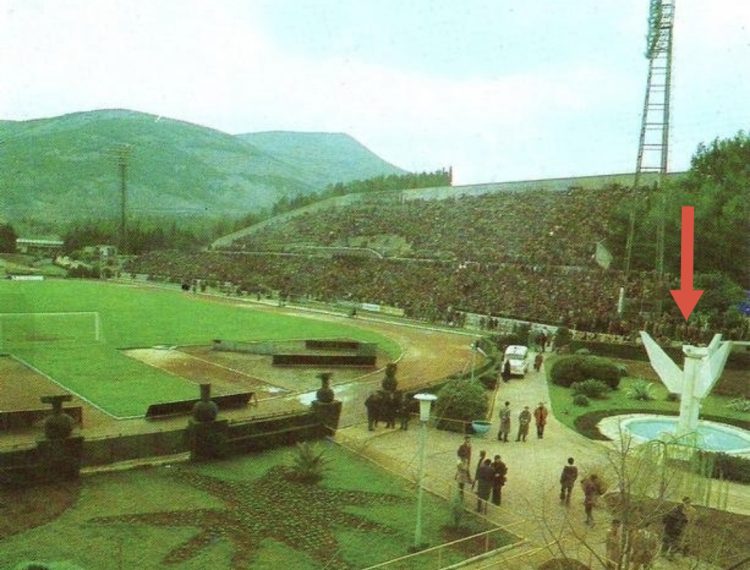 Bez najave i objašnjenja: Srušen spomenik  poginulim igračima Veleža na stadionu Pod Bijelim brijegom