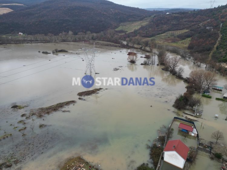 Snimci iz zraka otkrivaju posljedice poplava nakon izlijevanja Bune i Bunice