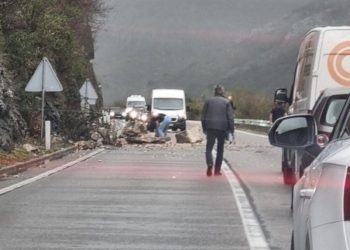 Upozorenje iz BIHAMK-a: Led i odroni prijete na planinskim cestama, moguća duža zadržavanja na granicama