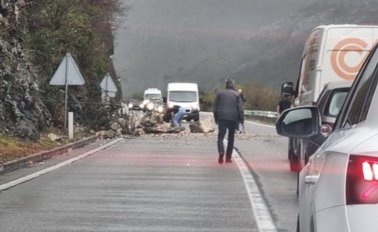 Upozorenje iz BIHAMK-a: Led i odroni prijete na planinskim cestama, moguća duža zadržavanja na granicama