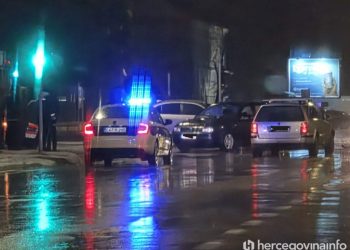 Najmanje dvoje povrijeđenih u sudaru tri automobila u Mostaru