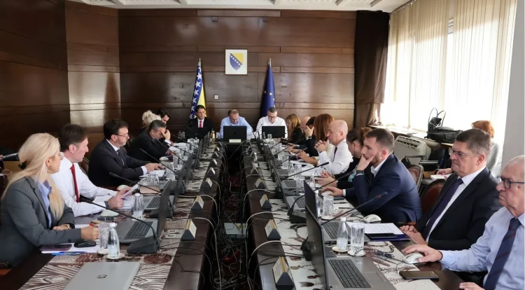 Analiza o rastu penzija i plaća u FBiH: Najniža penzija manja od povišice ministara