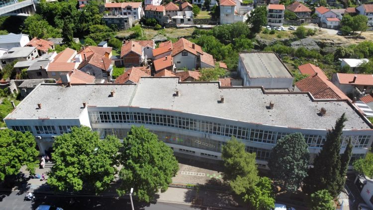 O.Š. “Mujaga Komadina”: Do sada prikupljeno 208.000 eura za liječenje Darisa Dizdarevića