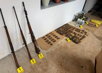 Hercegovina: U pretresu kuće pronađeno oružje, municija i materija koja asocira na opojnu drogu