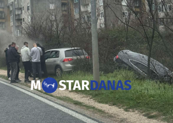 Teža saobraćajna nesreća u Zaliku: Dva vozila završila van saobraćajnice