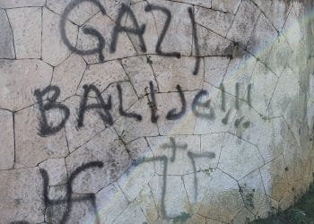 Na dan oslobođenja grada: Ponovo oskrnavljeno Partizansko groblje u Mostaru