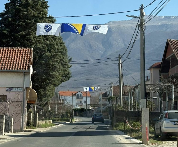 Bijelo Polje ukrašeno zastavama BiH