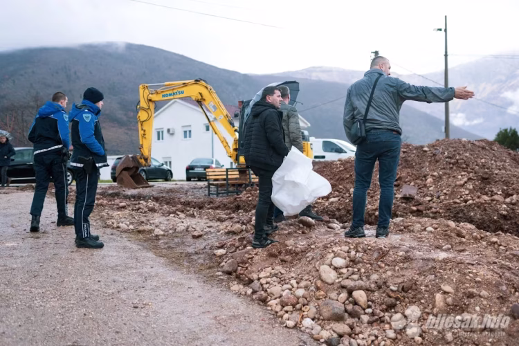 Mostar: Kopao temelje, pa pronašao ljudske kosti