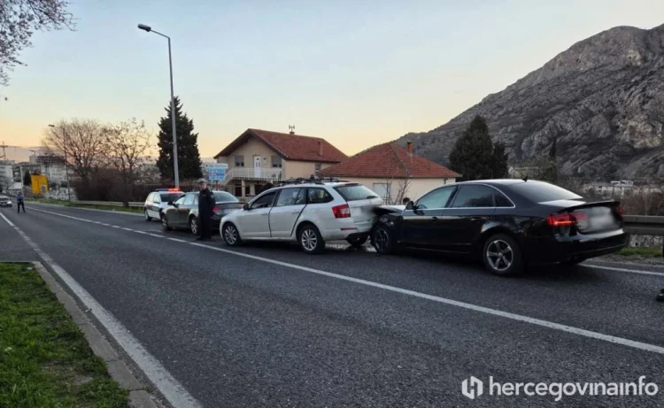 Tri vozila učestvovala u lančanom sudaru, jedna osoba zadobila povrede