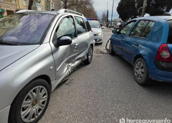 Mostar: Četiri osobe zatražile ljekarsku pomoć nakon saobraćajne nesreće